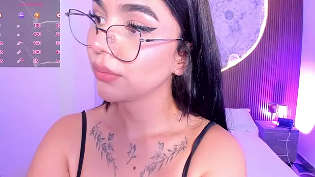 RoseCassie live XXX chat