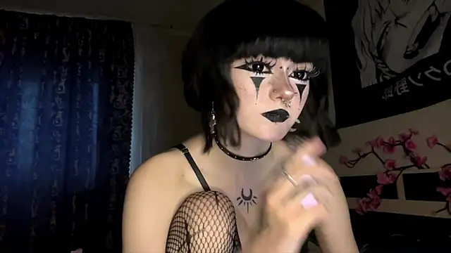 XXX chat uživo modela HolyCute