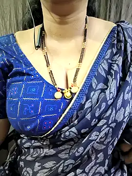 bhuvana_555 élő XXX-chatje