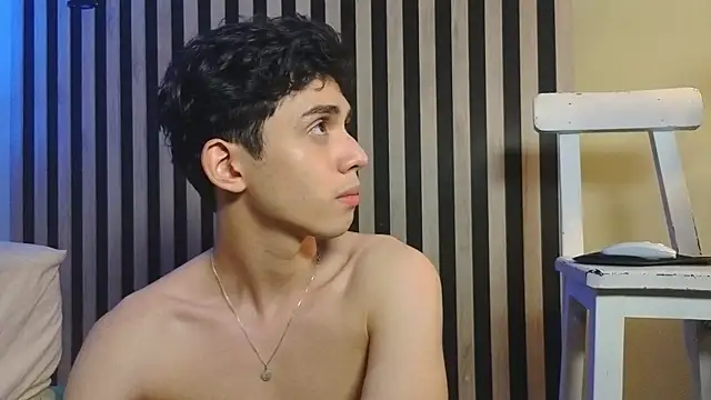 MikeVoss_ Adlı Modelin Canlı XXX Sohbeti