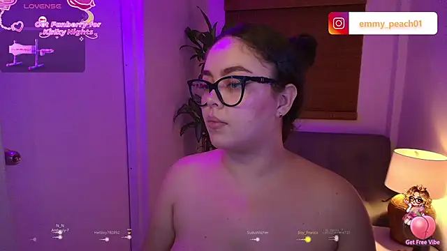 XXX chat uživo modela Emmy_peach1