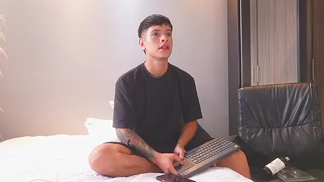 ErosKhaos' Live XXX Chat
