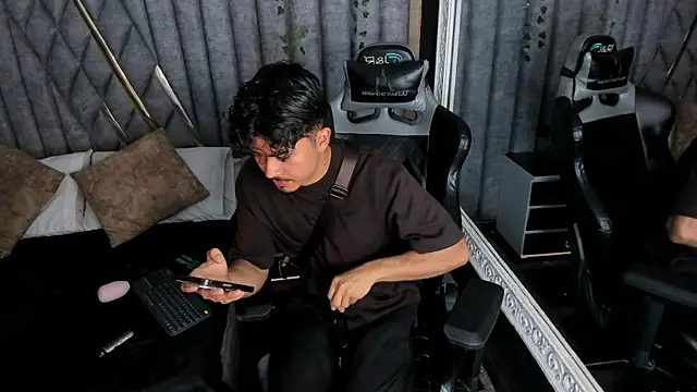 NicolaiKarav's Live XXX Chat