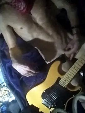 הופעת וובקאם של iswimnaked007