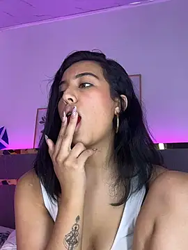 Chat +18 de Jenifer_Lux ao vivo