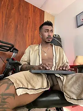 Czat XXX na żywo – Latinmoster_boss