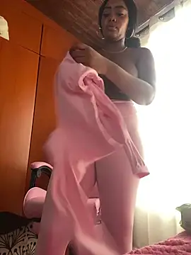 MonicaSex_ Adlı Modelin Canlı XXX Sohbeti