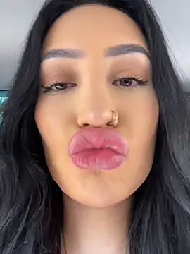 Chat +18 de HELLEN_SANTOS ao vivo