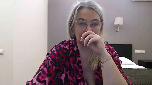 دردشة EleanoraDream الجنسية المباشرة