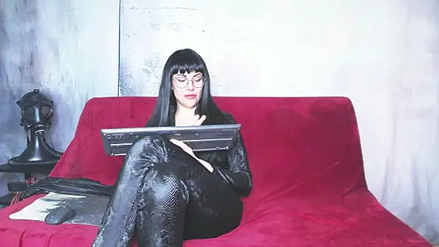 NiamhSatie Adlı Modelin Canlı XXX Sohbeti