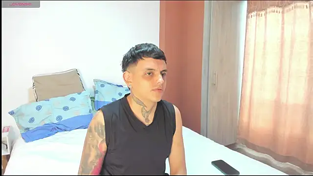 XXX chat uživo modela VelvetAndShadows