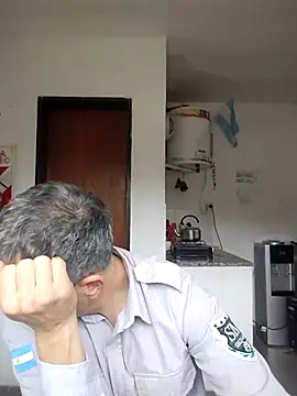 Alejandro83bsfのライブXXXチャット