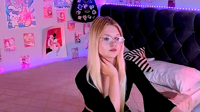 LunariaFox: απευθείας συνομιλία ΧΧΧ
