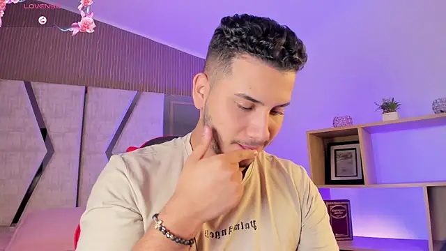 Chat XXX en directo de Axel_grey_