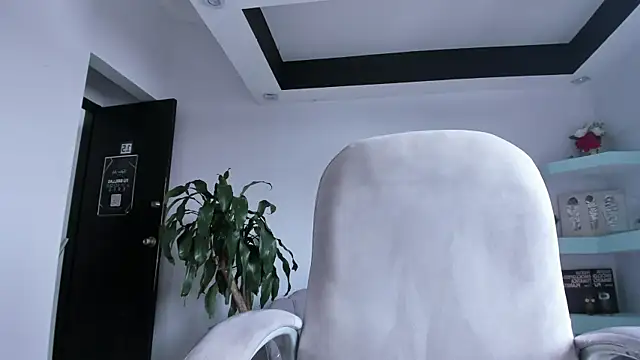 Izui_Pierce live XXX chat