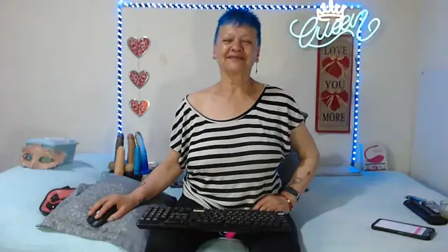 loquitaqueen011's Live XXX Chat