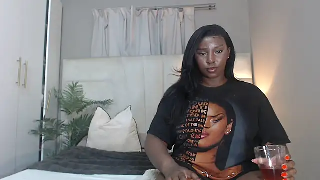 naughtyblackdolie Live XXX-Chat