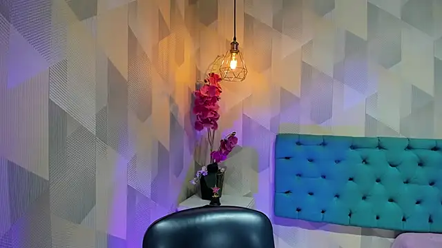 LindaBreeS Adlı Modelin Canlı XXX Sohbeti