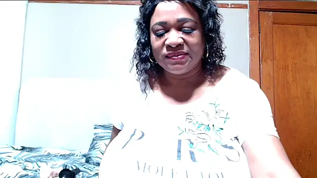 BUSTYQUEEN56_ Chat XXX in diretta