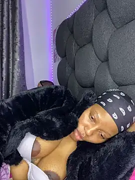 RainBougie's Live XXX Chat