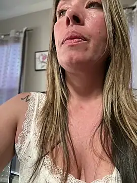 MiraKisss' Webcam Show