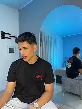 SantiLux_ Adlı Modelin Canlı XXX Sohbeti