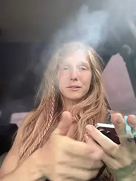 Chat XXX en directo de GoldenFlameGoddess