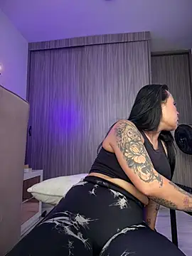 Czat XXX na żywo – Natural_BIGASS_Nina