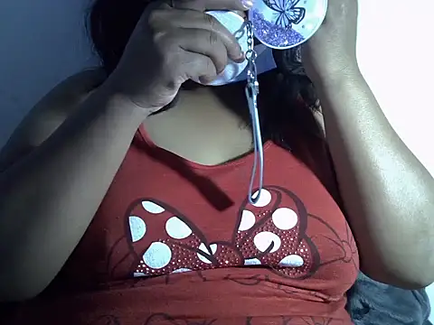 Chatroom XXX en direct de Artinah22