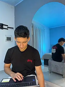 SantiLux_ Adlı Modelin Canlı XXX Sohbeti