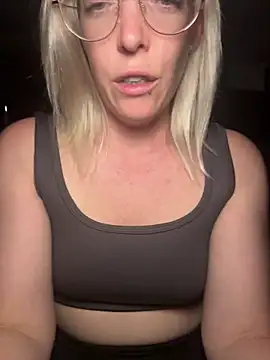Lea-Kirsch Adlı Modelin Canlı XXX Sohbeti