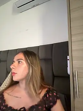 AllieYourGirl Chat XXX in diretta