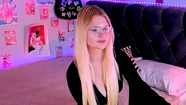 LunariaFox Adlı Modelin Canlı XXX Sohbeti