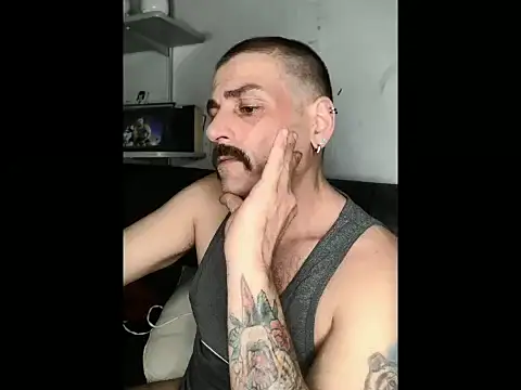 BrunoAlphaBR Adlı Modelin Canlı XXX Sohbeti