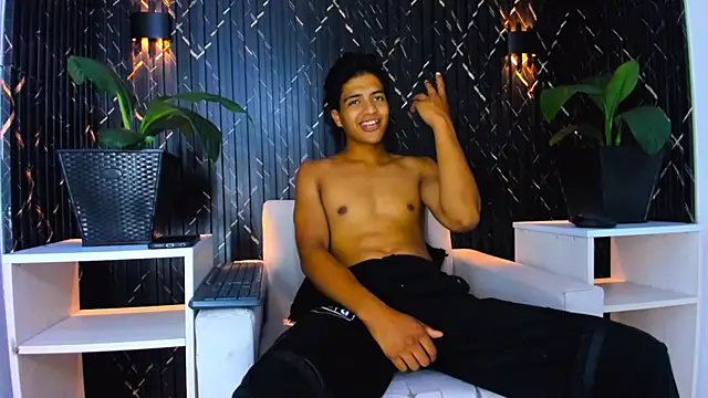 MaxWyatt_ Adlı Modelin Canlı XXX Sohbeti