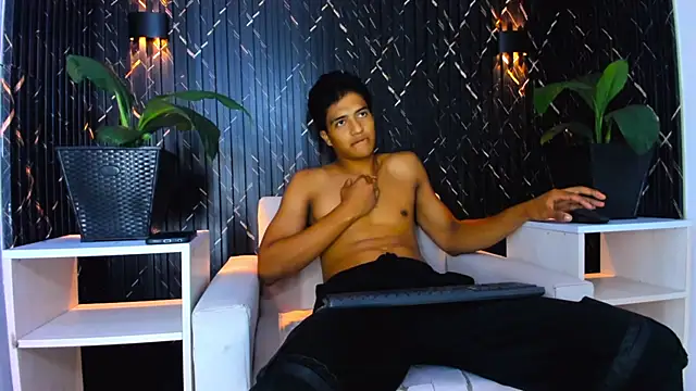 Онлайн чат XXX MaxWyatt_