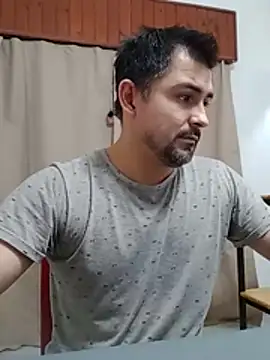 Bradd_32 Live XXX-Chat