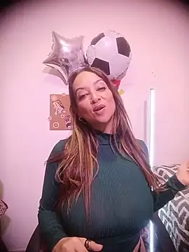 Cristal_BigTitsのウェブカメラショー