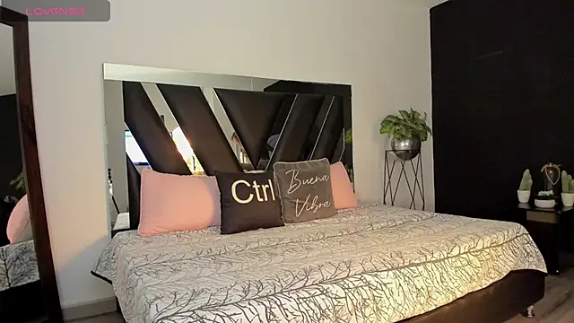 TarekWest Live XXX-Chat