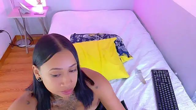 cattaleeyaa Adlı Modelin Canlı XXX Sohbeti