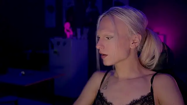 sindLy élő XXX-chatje