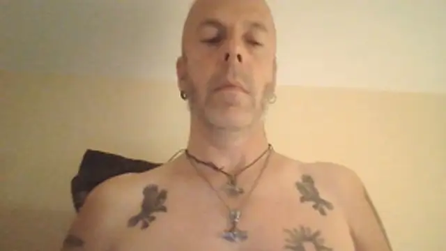 Chat XXX en directo de SHARPSkinhead