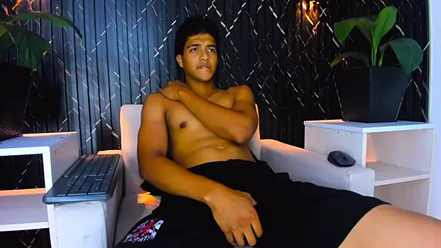 Онлайн чат XXX MaxWyatt_