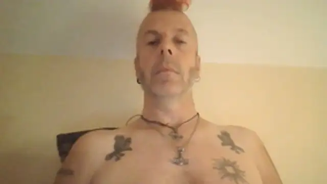 SHARPSkinhead Live XXX Chat
