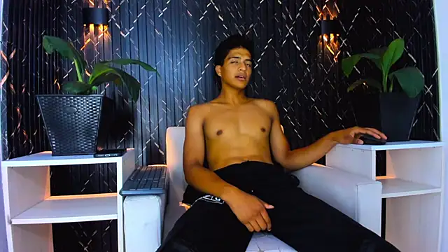 MaxWyatt_ Chat XXX live