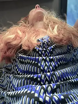 Chat XXX en directo de GoldenFlameGoddess