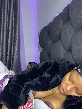 RainBougie's Live XXX Chat