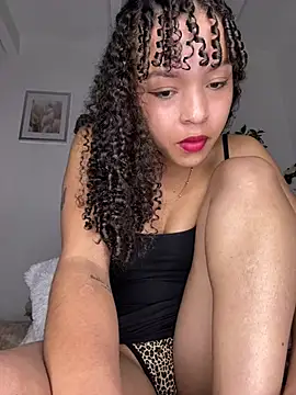 Chat +18 de Yasmin777_ ao vivo