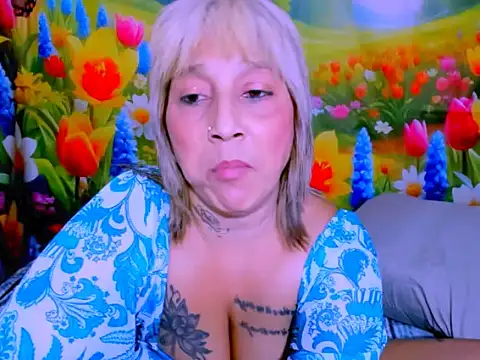 indianroxy Adlı Modelin Canlı XXX Sohbeti