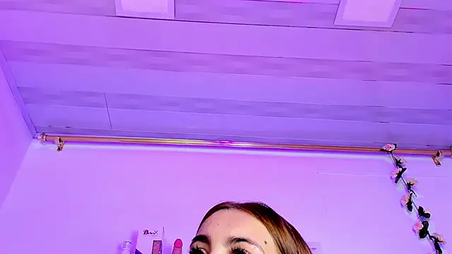 Chat +18 de Natasha-Adams ao vivo